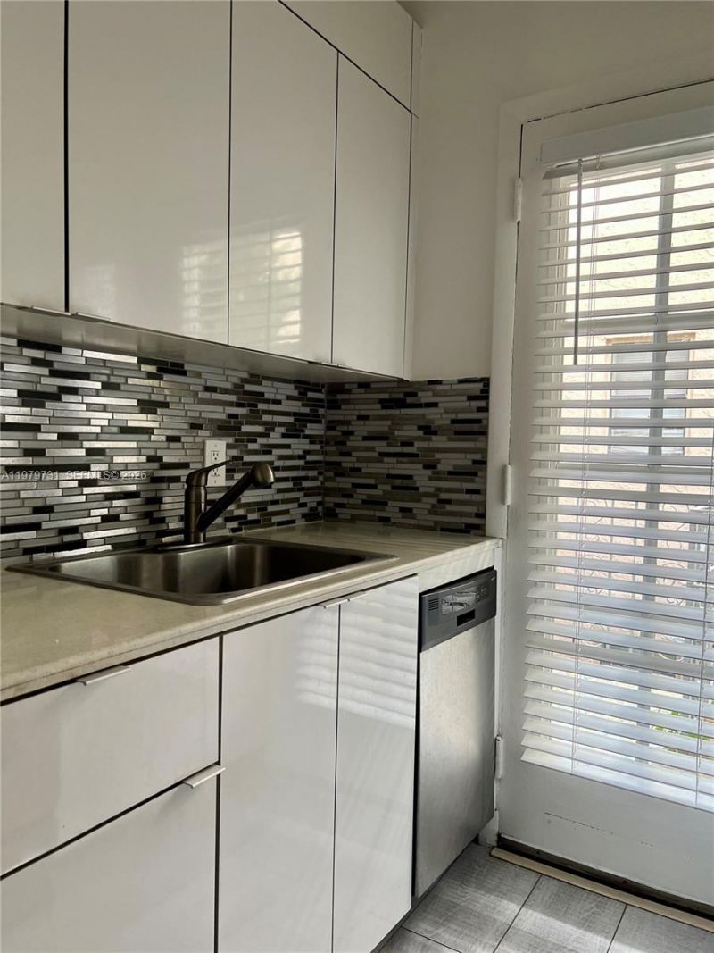 1551 Michigan Ave, Unit 13, Miami Beach, FL 33139 Photo