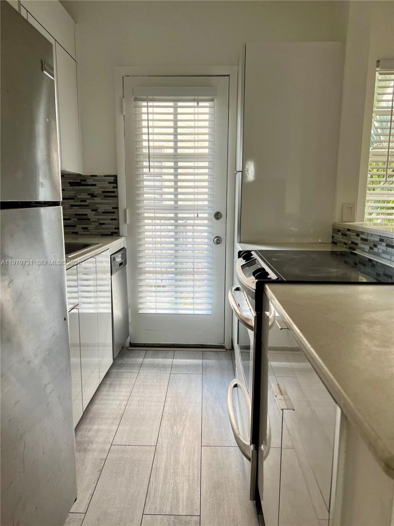 1551 Michigan Ave, Unit 13, Miami Beach, FL 33139 Photo