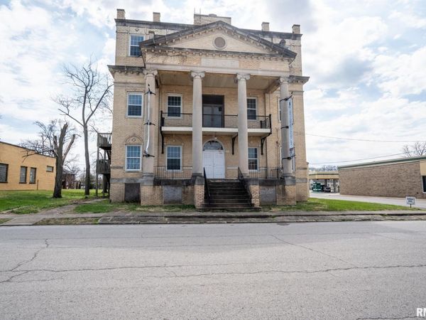 202 E OAK Street, West Frankfort, IL 62896