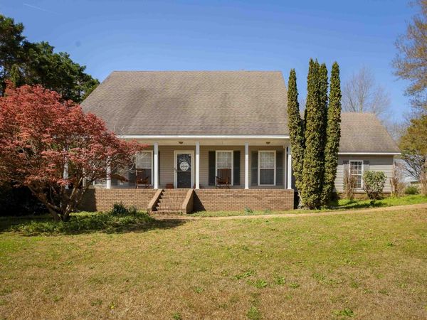 310 Cloverleaf Cir, Killen, AL