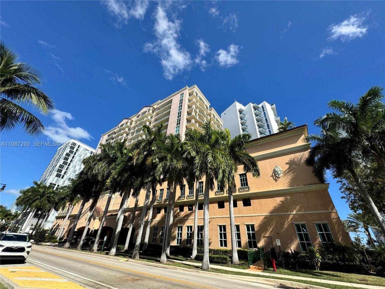 17555 Atlantic Blvd , Unit 1205, Sunny Isles Beach, FL 33160 Photo