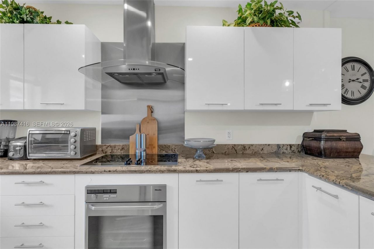 1995 Ixora Rd , North Miami, FL 33181 Photo