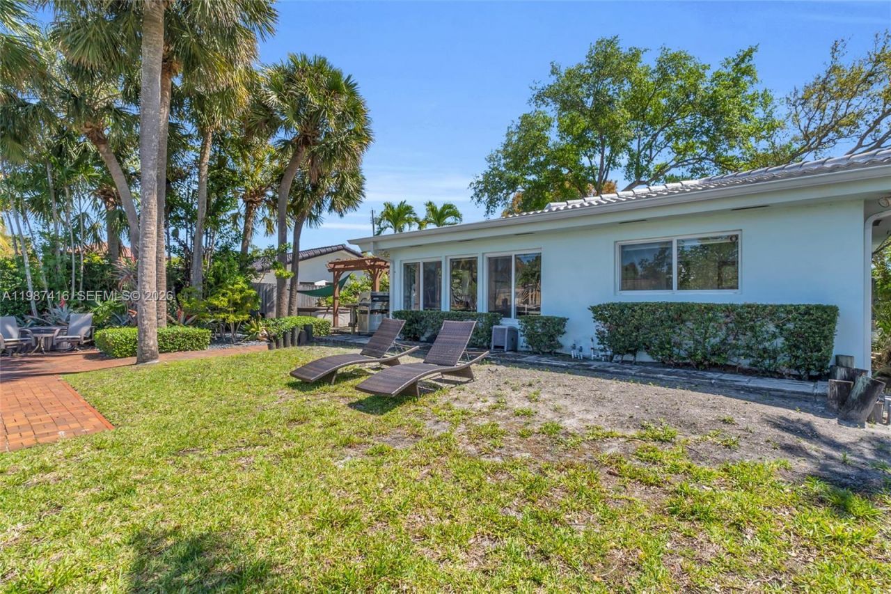 1995 Ixora Rd , North Miami, FL 33181 Photo