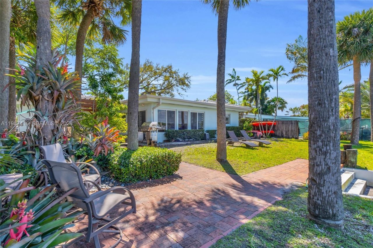 1995 Ixora Rd , North Miami, FL 33181 Photo