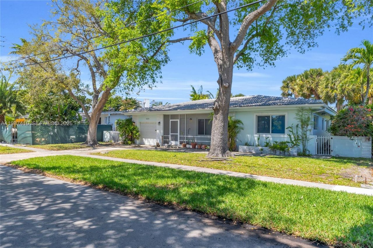 1995 Ixora Rd , North Miami, FL 33181 Photo