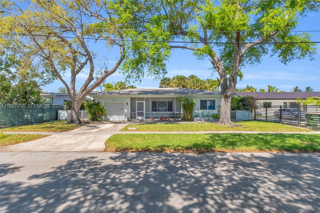 1995 Ixora Rd , North Miami, FL 33181 Photo