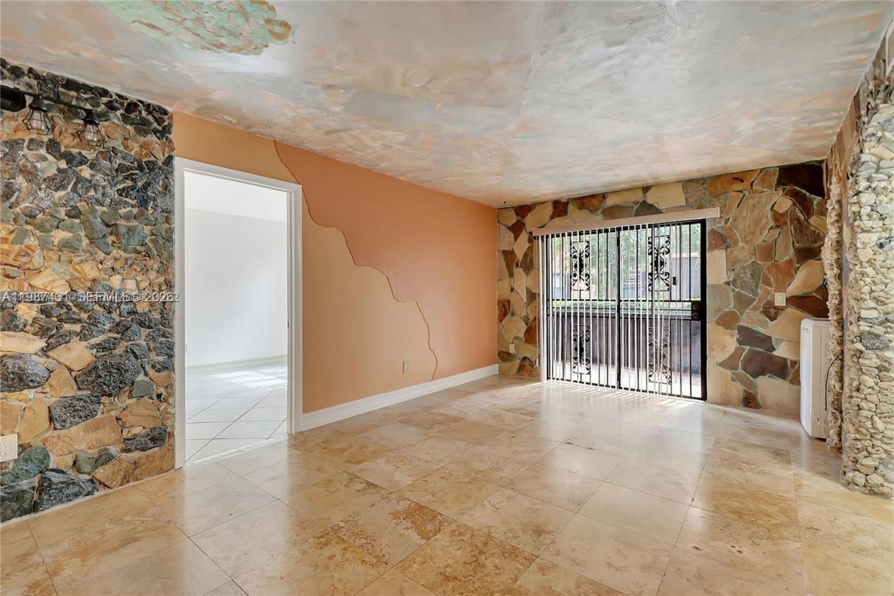 6580 W 27th Ct, Unit 58-12, Hialeah, FL 33016 Photo