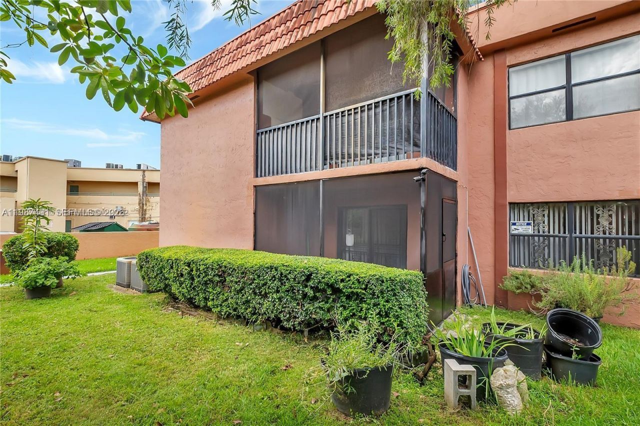 6580 W 27th Ct, Unit 58-12, Hialeah, FL 33016 Photo