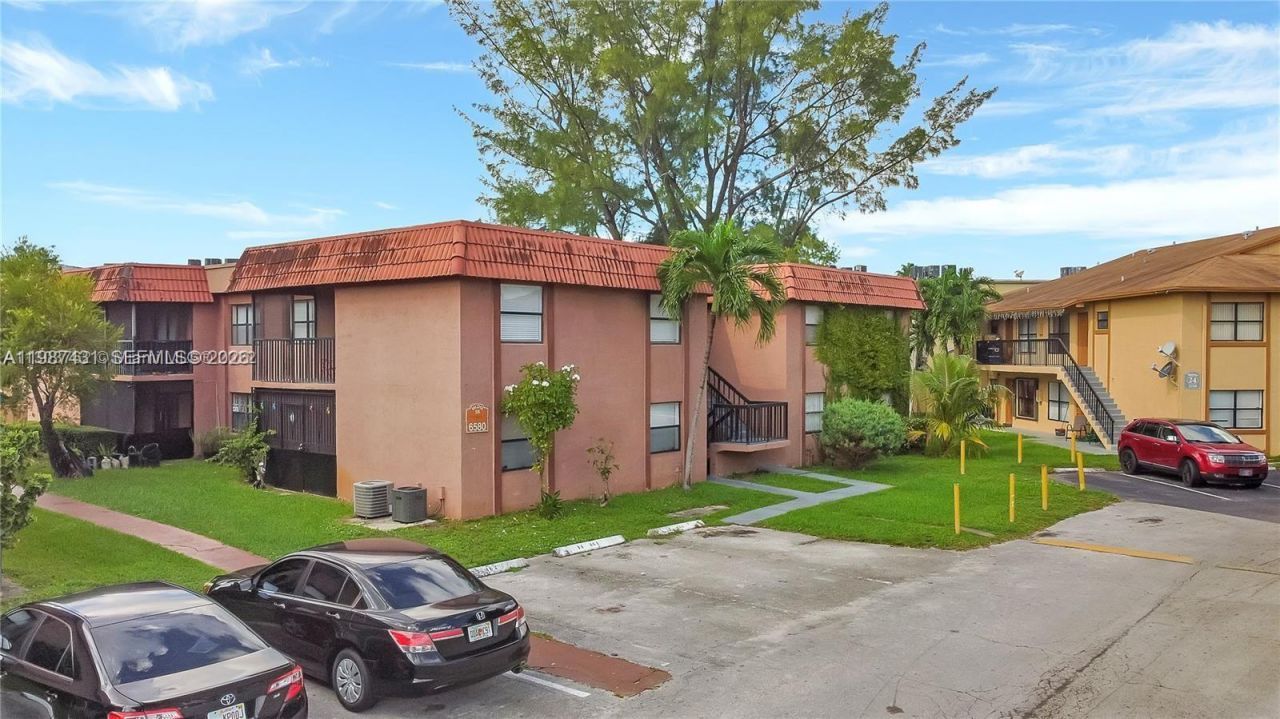 6580 W 27th Ct, Unit 58-12, Hialeah, FL 33016 Photo