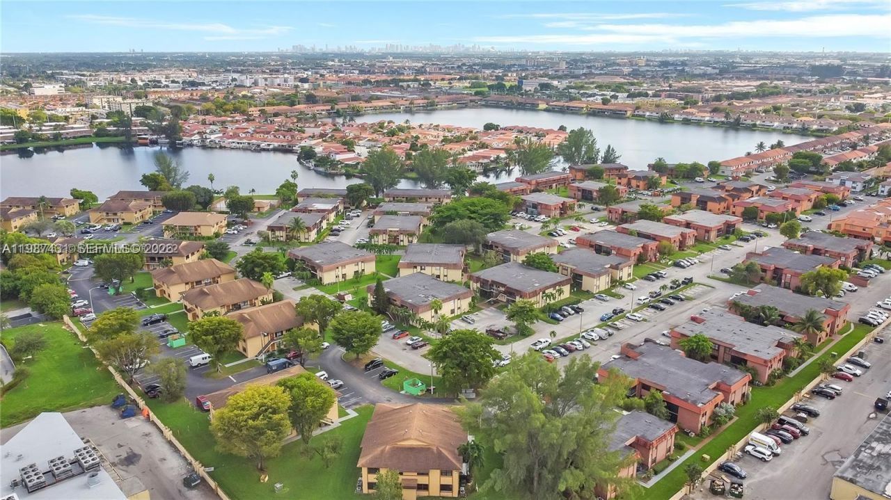 6580 W 27th Ct, Unit 58-12, Hialeah, FL 33016 Photo