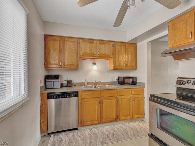 2472 Warren Parkway, Unit 20, Twinsburg, OH 44087 Photo 8