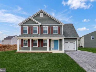 223 WOODRIDGE DR., SHIPPENSBURG, PA 17257