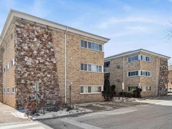 7201 W Wellington Avenue , Unit D-1, Elmwood Park, IL 60707