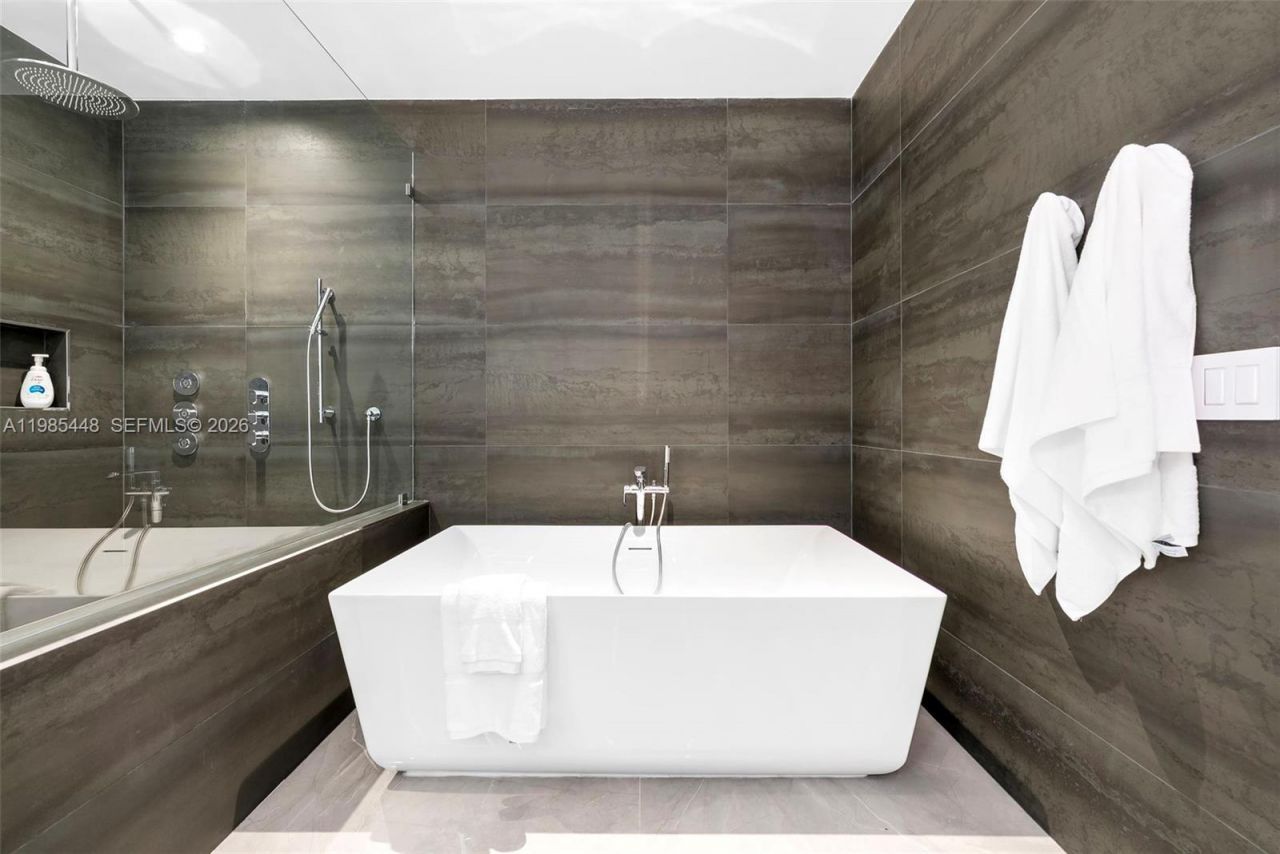 2627 S Bayshore Dr , Unit 2904, Miami, FL 33133 Photo