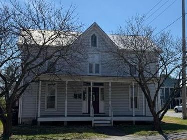 310 E QUEEN STREET , STRASBURG, VA 22657
