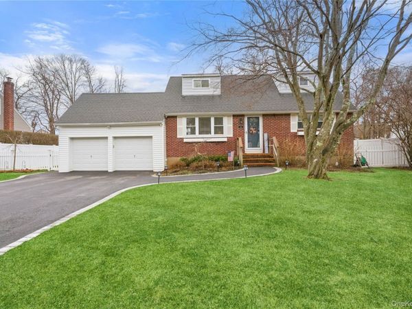 44 Robinson Street, Shoreham, NY 11786