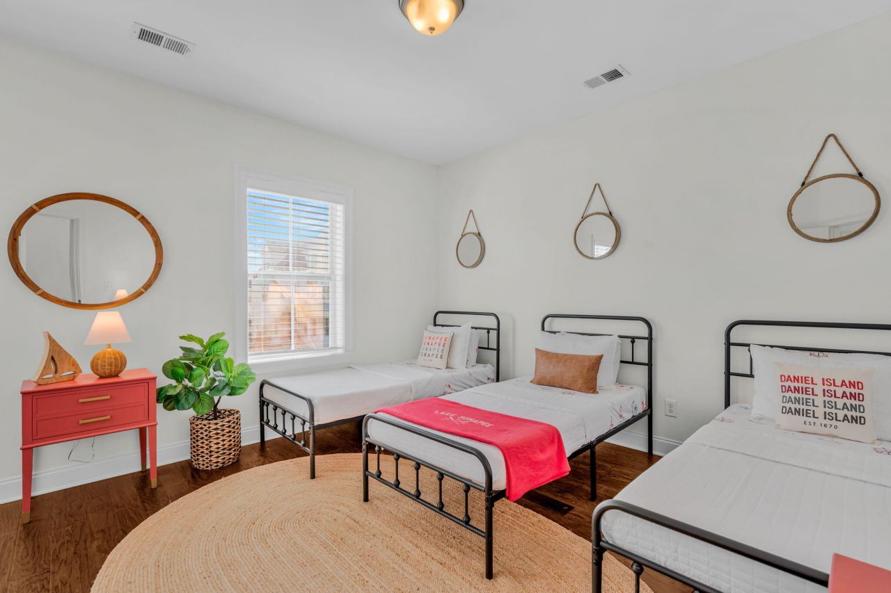 1876 Village Crossing Drive Photo 35