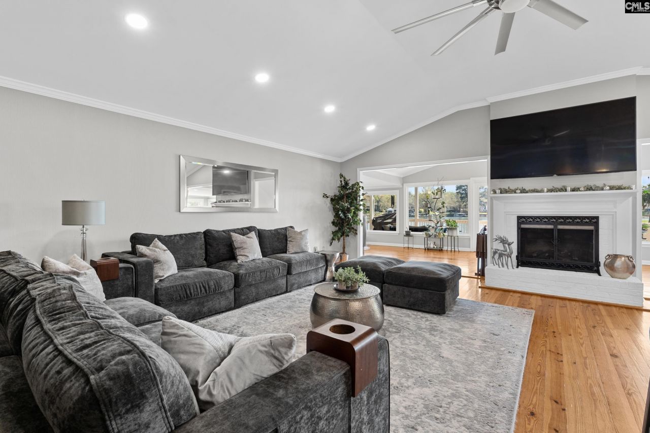 120 Blackburn Road W Photo 24