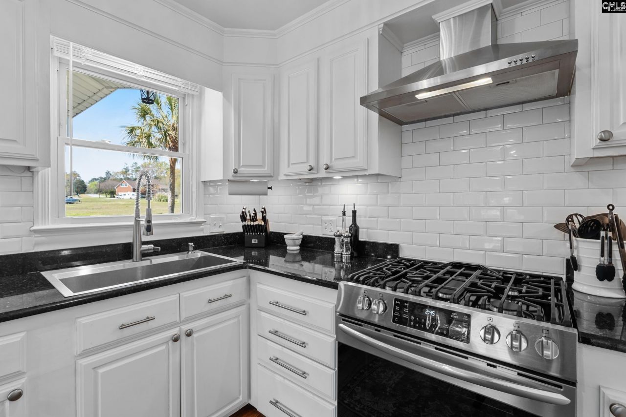 120 Blackburn Road W Photo 26