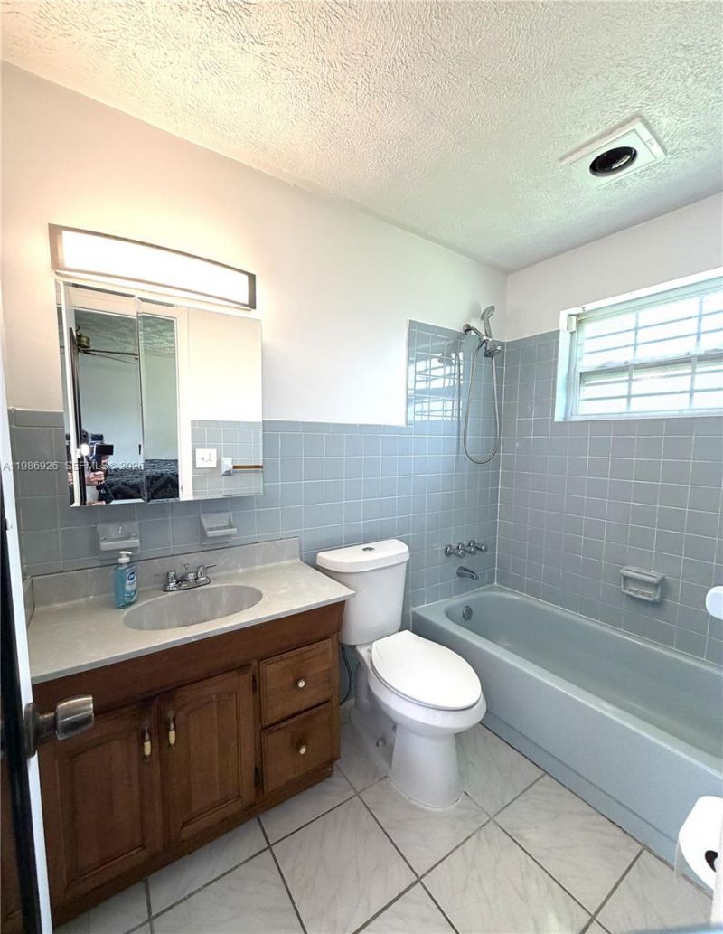 4910 NW 15th Ct, Lauderhill, FL 33313 Photo