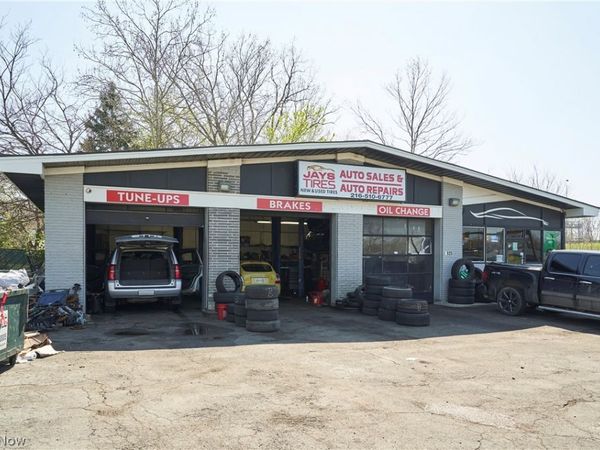 4925 Lee Road, Cleveland, OH 44128