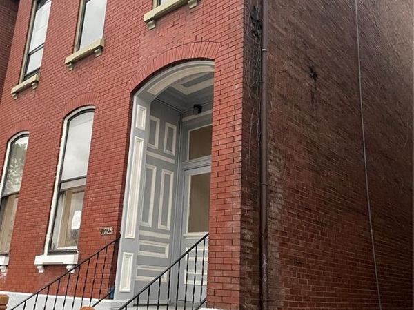 1725 Oregon Place, St Louis, MO 63104