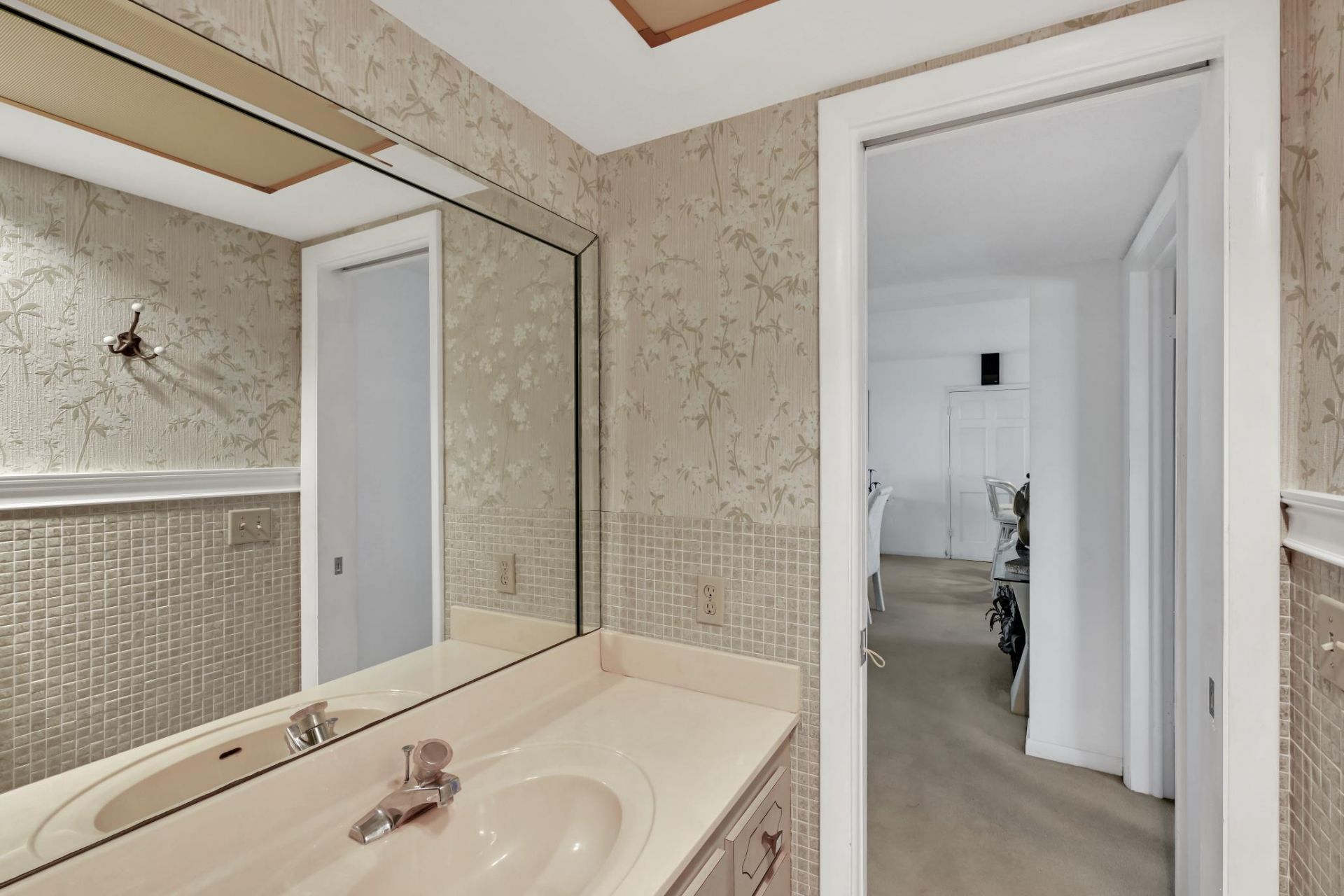 907 Marina Drive, Unit 401, North Palm Beach, FL 33408 Photo