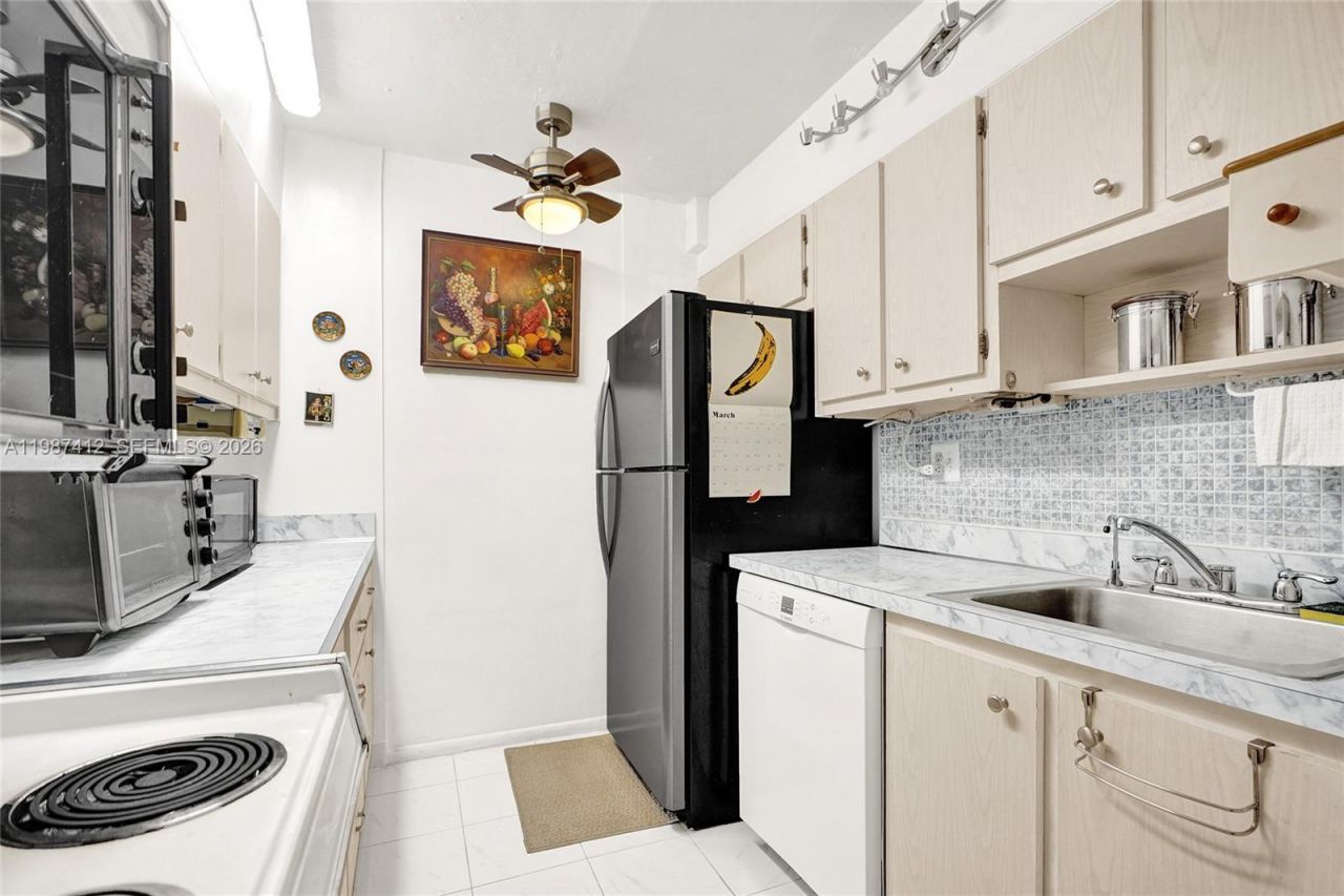 251 174th St, Unit 614, Sunny Isles Beach, FL 33160 Photo