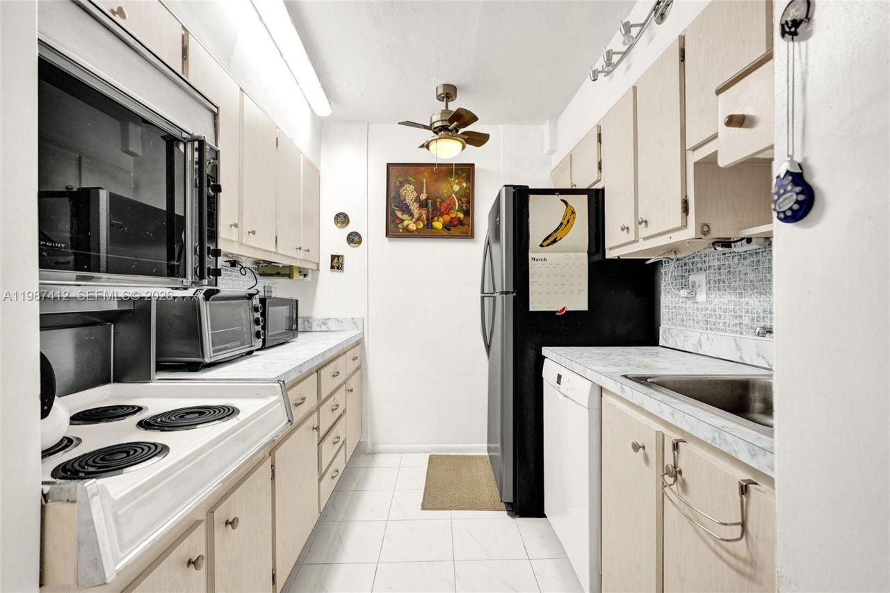 251 174th St, Unit 614, Sunny Isles Beach, FL 33160 Photo