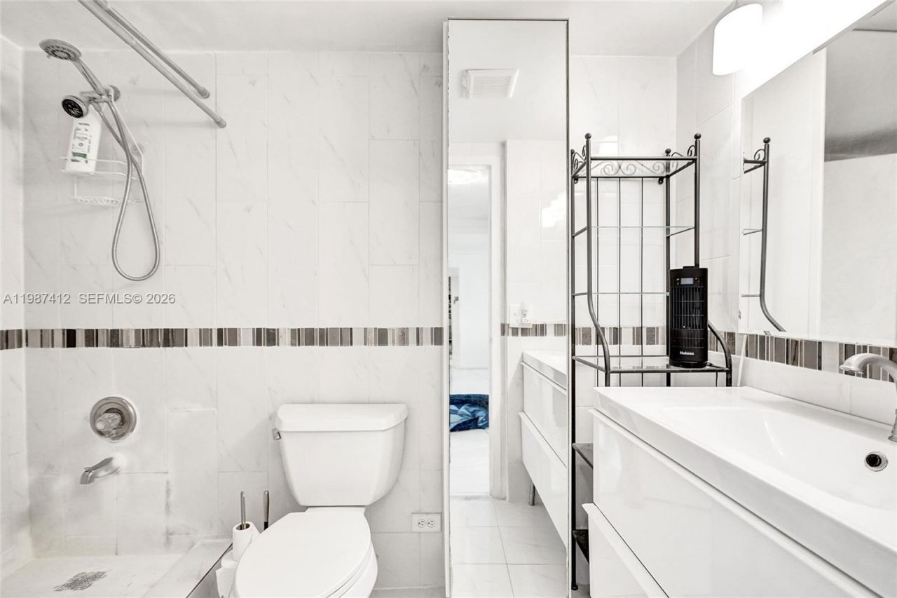 251 174th St, Unit 614, Sunny Isles Beach, FL 33160 Photo