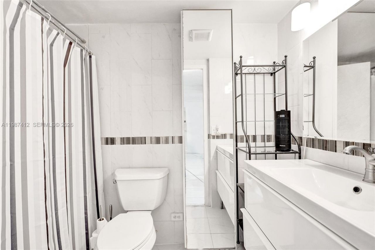 251 174th St, Unit 614, Sunny Isles Beach, FL 33160 Photo