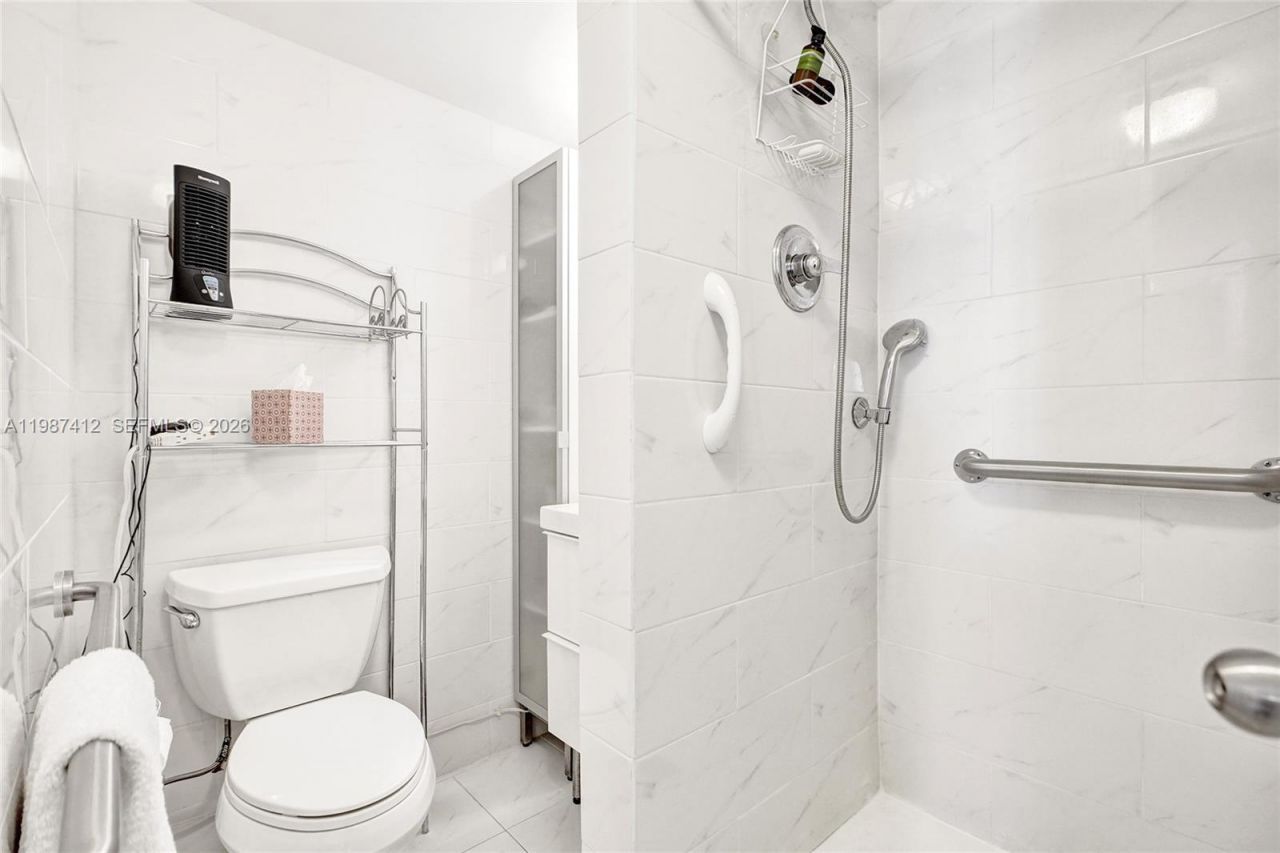 251 174th St, Unit 614, Sunny Isles Beach, FL 33160 Photo