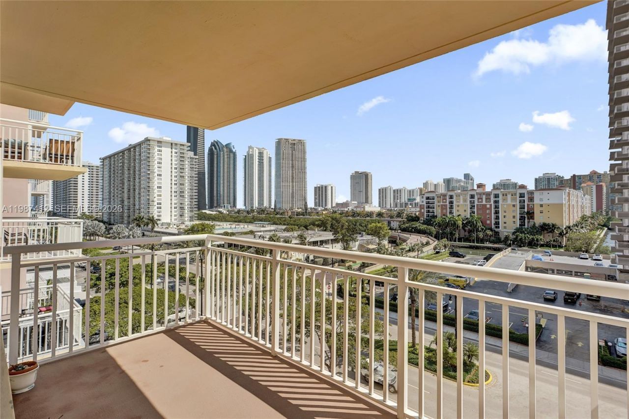 251 174th St, Unit 614, Sunny Isles Beach, FL 33160 Photo