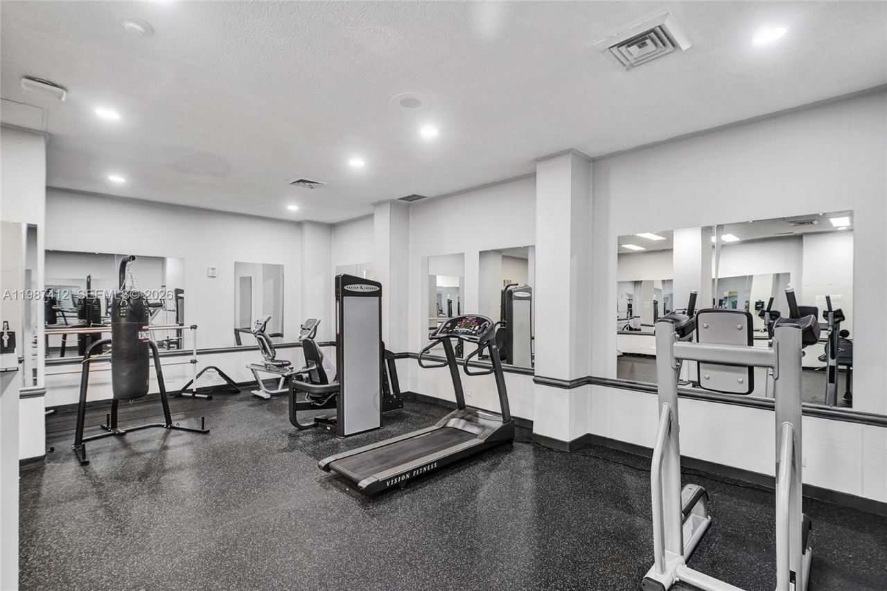 251 174th St, Unit 614, Sunny Isles Beach, FL 33160 Photo