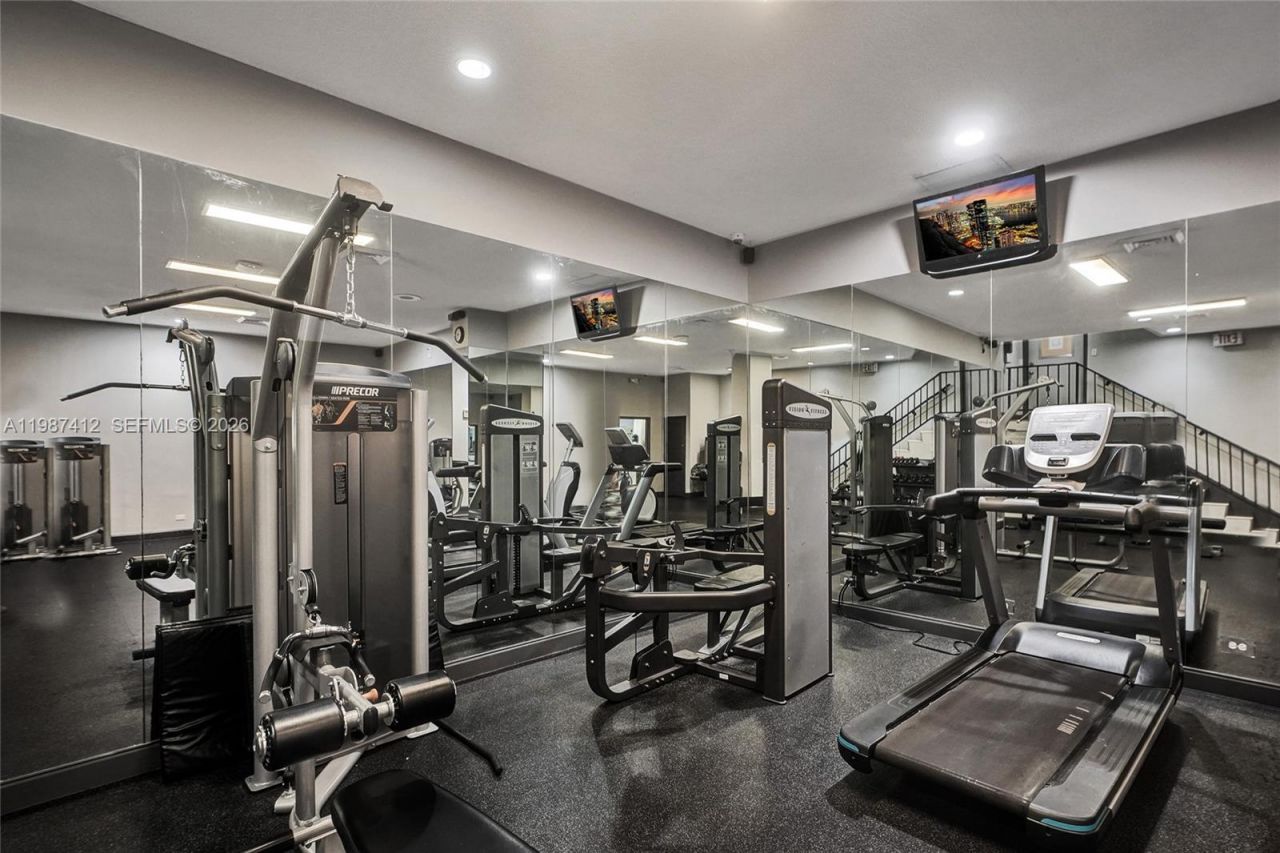 251 174th St, Unit 614, Sunny Isles Beach, FL 33160 Photo