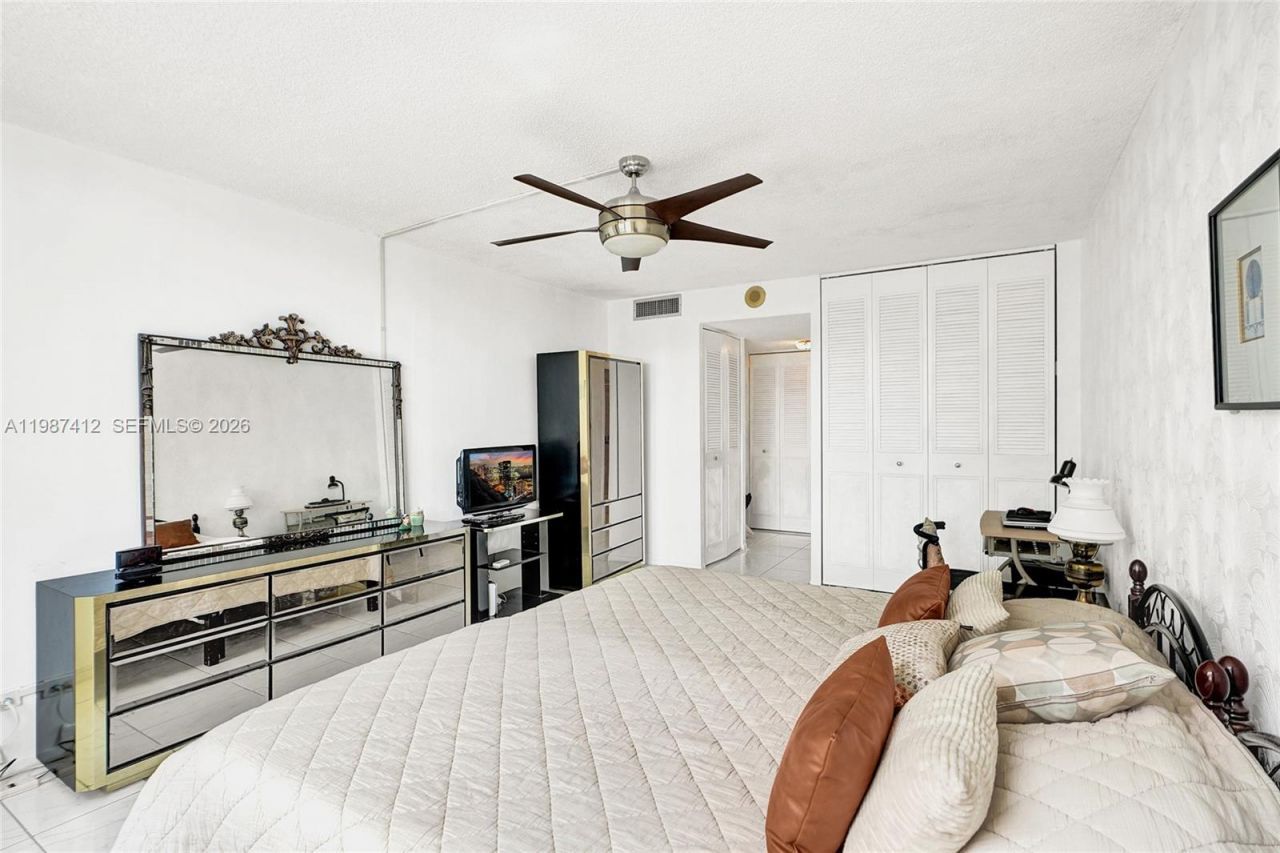 251 174th St, Unit 614, Sunny Isles Beach, FL 33160 Photo