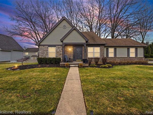 510 Woodland Hills Drive, Walled Lake, MI 48390