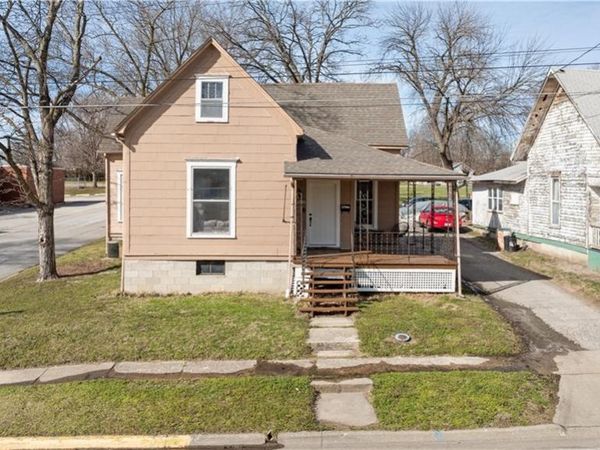 301 E Mitchell Street, Marshall, MO 65340