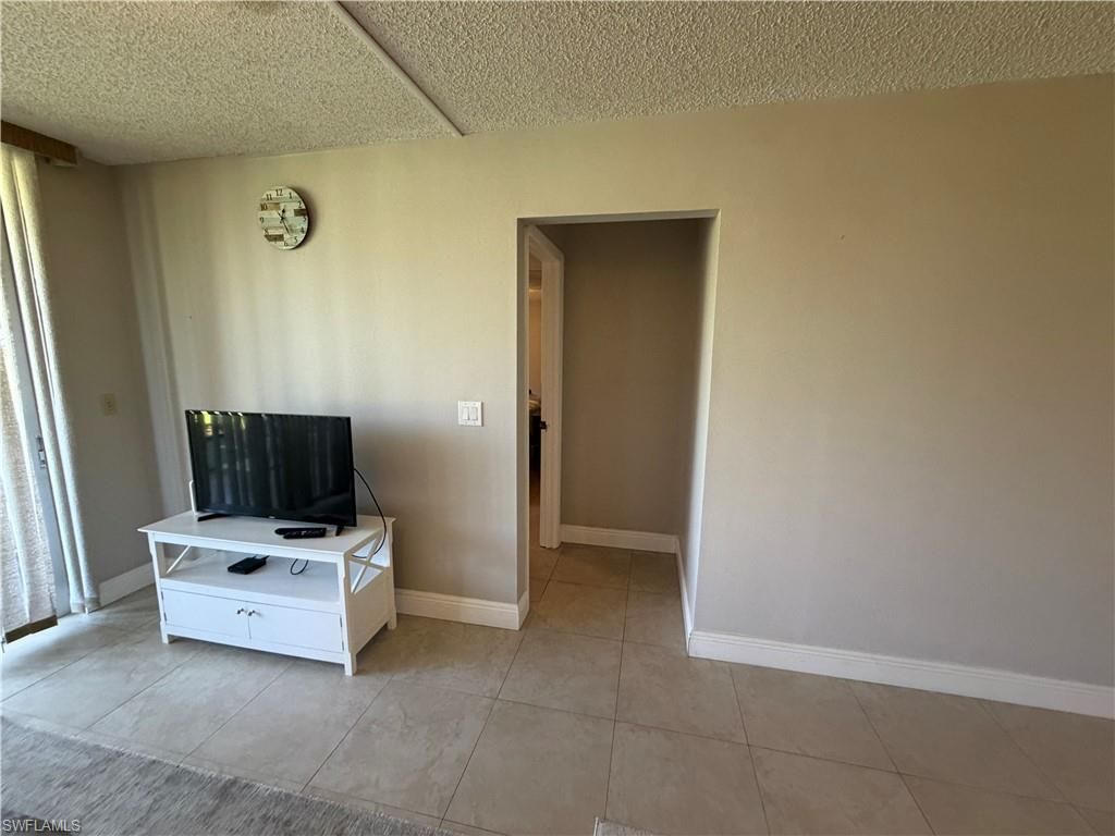 1085 Forest Lakes Dr, Unit 8106, Naples, FL 34105 Photo