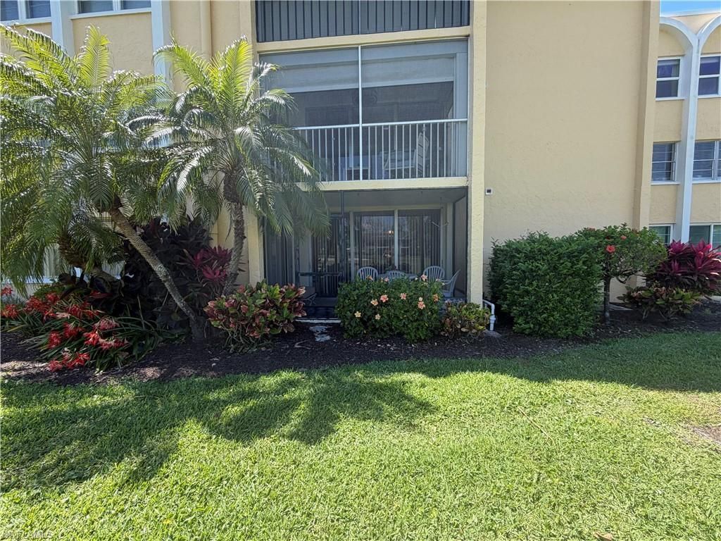 1085 Forest Lakes Dr, Unit 8106, Naples, FL 34105 Photo