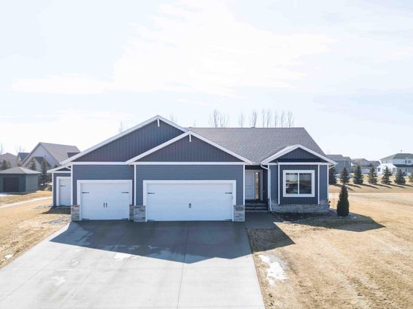 4752 38th Avenue N, Fargo, ND 58102