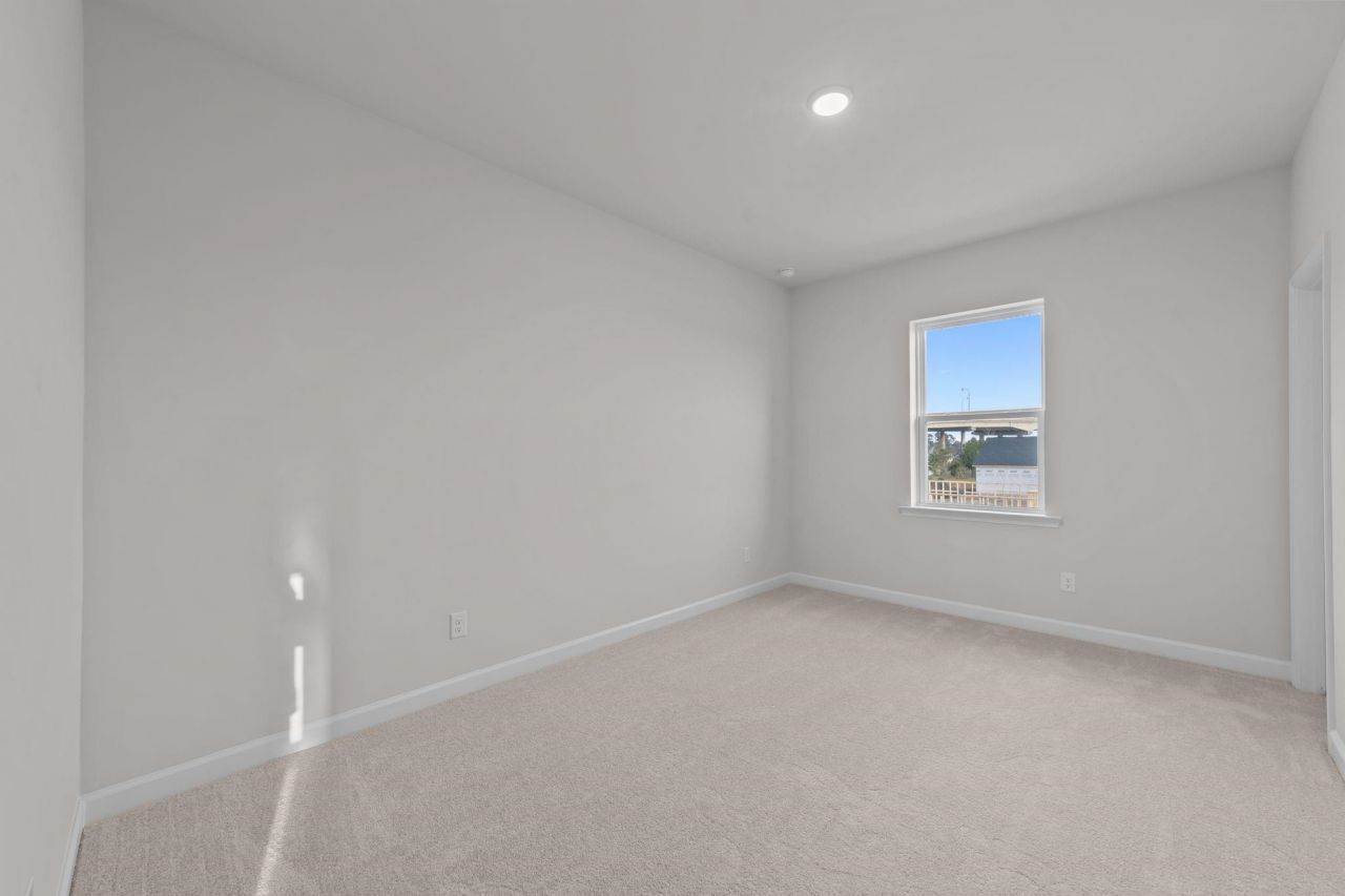 992 Triton Ave. Photo 16