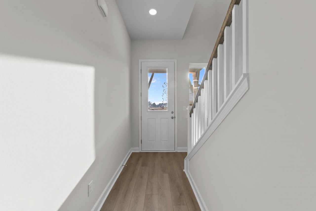 992 Triton Ave. Photo 6