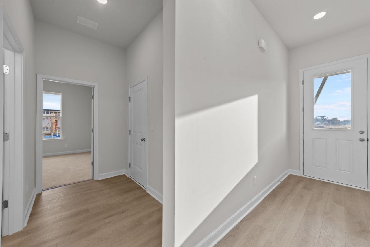 992 Triton Ave. Photo 7