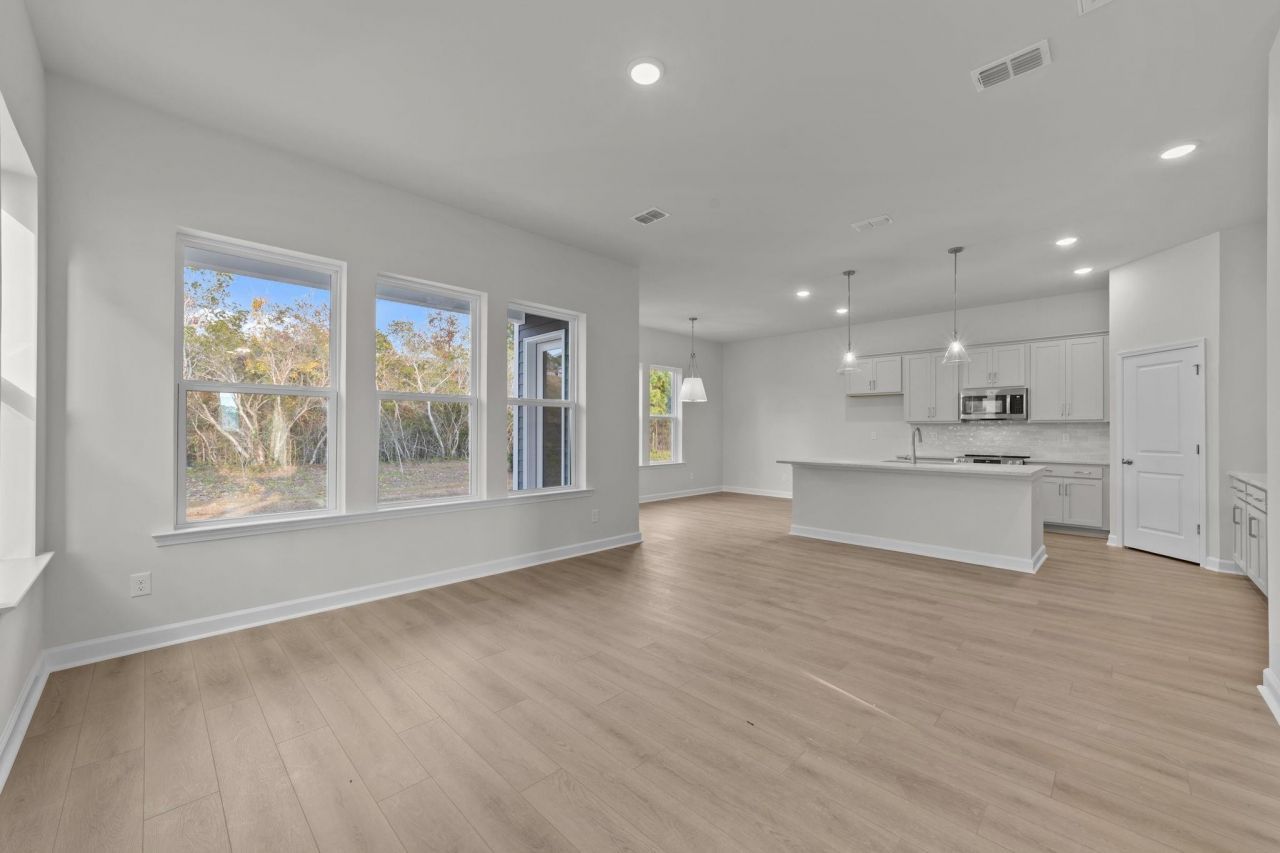 992 Triton Ave. Photo 8