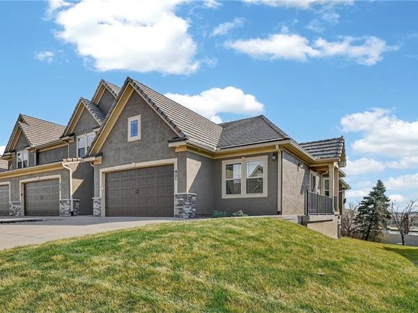 821 NE Lone Hill Drive, Lee's Summit, MO 64064