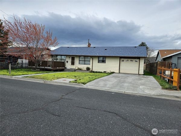 171 Ivy Street SE, Ephrata, WA 98823