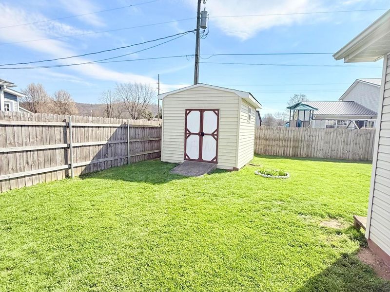 593 Franklin Circle, Chillicothe, OH 45601 Photo 12