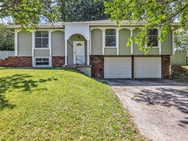 7413 Loma Vista Drive, Kansas City, MO 64138