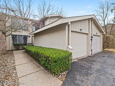 7329 Creek View Circle, West Bloomfield Twp, MI 48322
